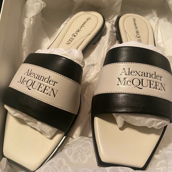 Alexander McQueen Shoes - Alexander McQueen flats